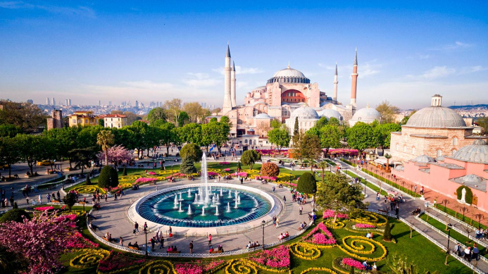  Türkiye demonstrates strong tourism growth in the first half of 2024