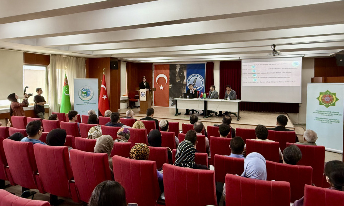  Türkiýede Türkmenistanyň hemişelik Bitaraplygynyň 30 ýyllygyna bagyşlanan maslahat geçirildi
