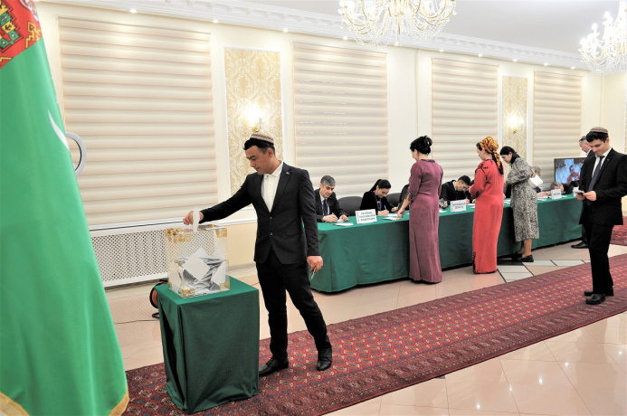  42 polling stations at Turkmen diplomatic institutions abroad record high turnout