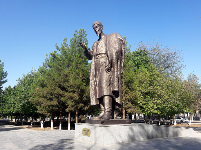  A pearl of Turkmen poetry: Kemine in verses and humour