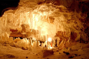 French speleologists plan to draw up maps for the Koytendag karst formations