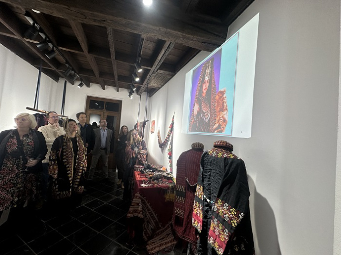  Brussels presented the unique products of Turkmen art