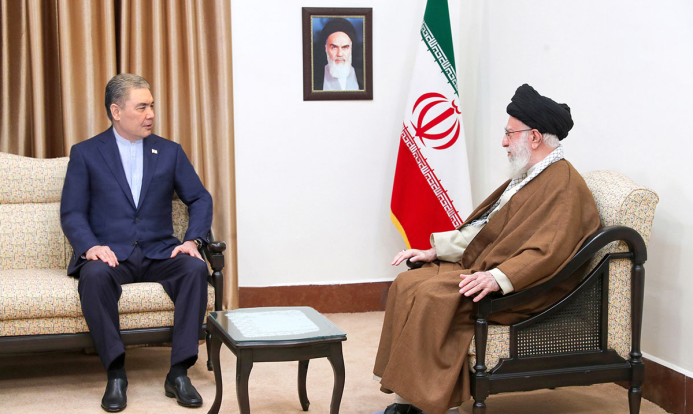  Gurbanguly Berdimuhamedow Eýranyň ruhy lideri Aýatolla Hamenei bilen duşuşdy