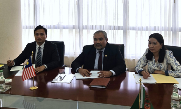  В МИД Туркменистана прошла встреча с послом Малайзии