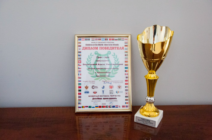  A schoolgirl from Turkmenistan has been awarded the Grand Prix at the World Creativity Festival