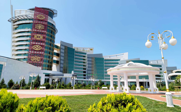 Members of the government of Turkmenistan held talks with heads of foreign delegations