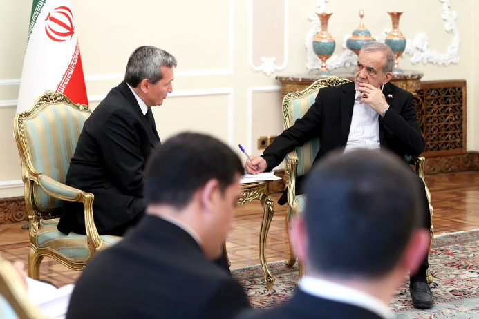  Turkmenistan's Foreign Minister Meets with Iran's President
