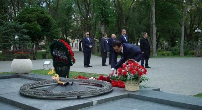  Turkmen Consul in Astrakhan laid flowers at the "Eternal Flame of Glory"