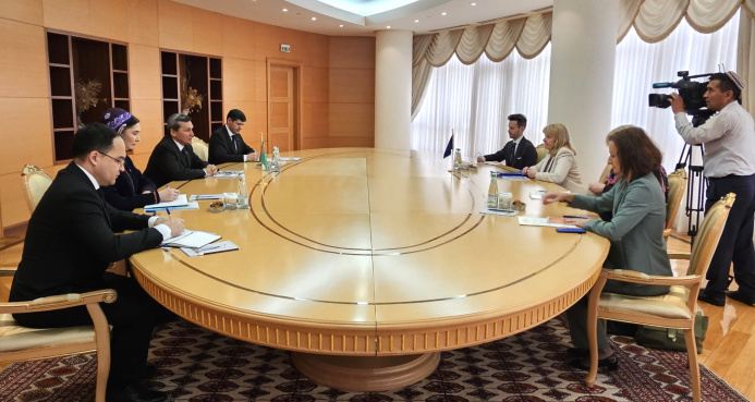  В МИД Туркменистана прошла встреча со спецпредставителем ЕС по Центральной Азии