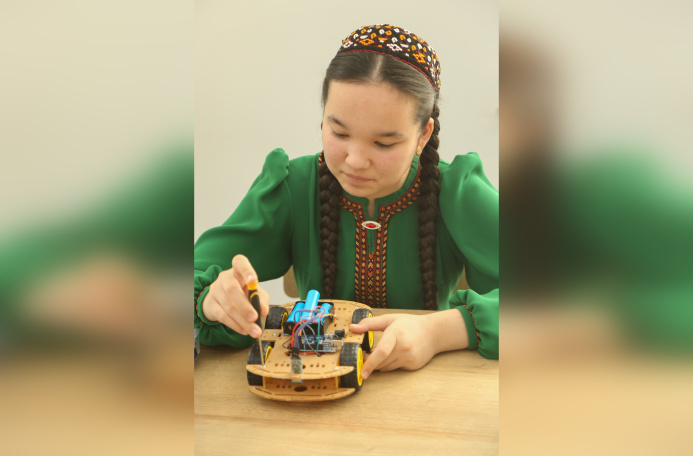  UNICEF and Ministry of Education Launched Robotics Club in Arkadag City