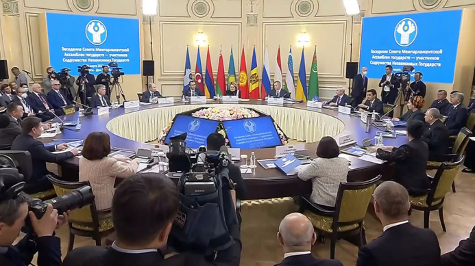  Туркменские парламентарии приняли участие в торжественном заседании МПА СНГ в Алматы