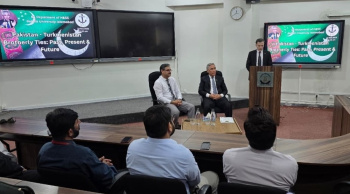 Türkmen diplomatlary hyzmatdaşlyk mümkinçiliklerini ara alyp maslahatlaşdy we Islamabadyň talyplaryna bitaraplyk strategiýasyny tanyşdyrdylar