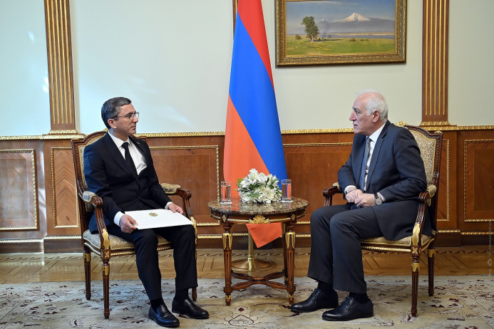  Ambassador of Turkmenistan to Yerevan Meets with Armenian President