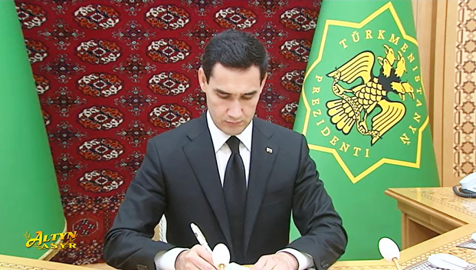  Президент Туркменистана объявил выговоры двум вице-премьерам