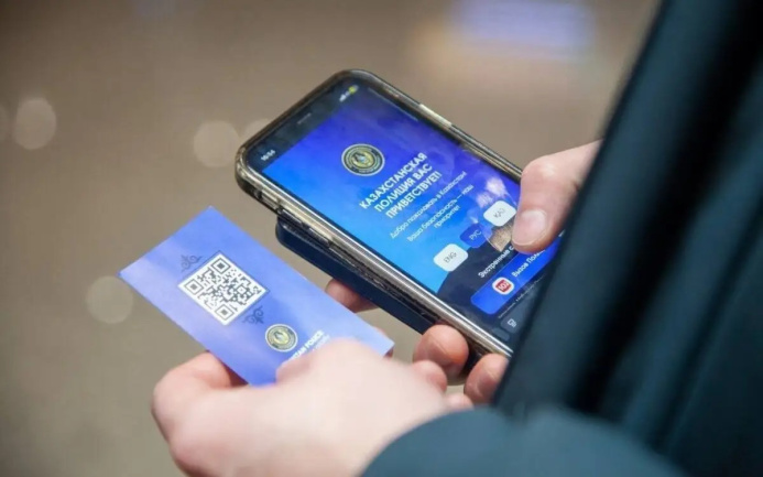  В Казахстане иностранным туристам начали выдавать карточки с QR-кодом