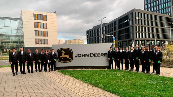  Студенты-аграрии из Туркменистана изучили робототехнику John Deere в Германии и Нидерландах