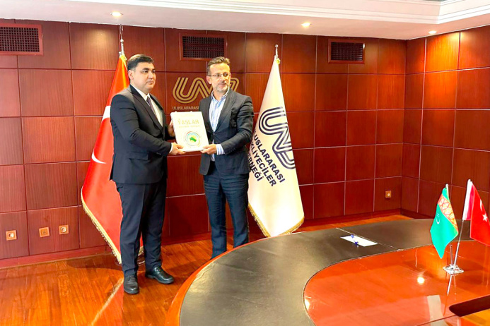  A meeting with representatives of the Association of International Road Carriers of the Republic of Turkey was held in Istanbul